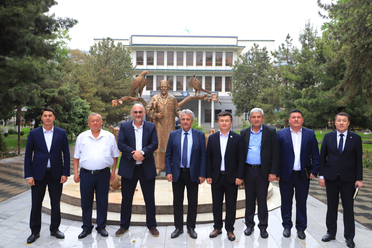 Universitetining ta’lim dasturlari maxsus davlat akkreditatsiyasida belgilangan talab va mezonlarga muvofiq deb topildi.
